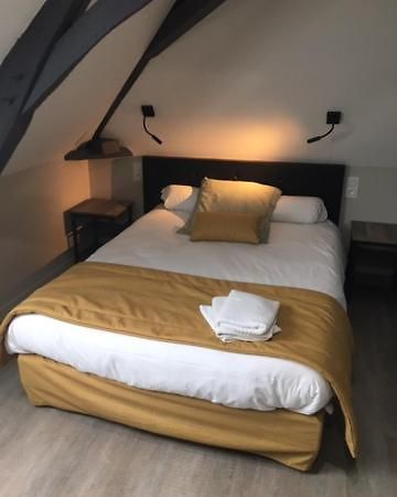 Le Relais Hotel Saint-Quentin-les-Anges Exterior photo